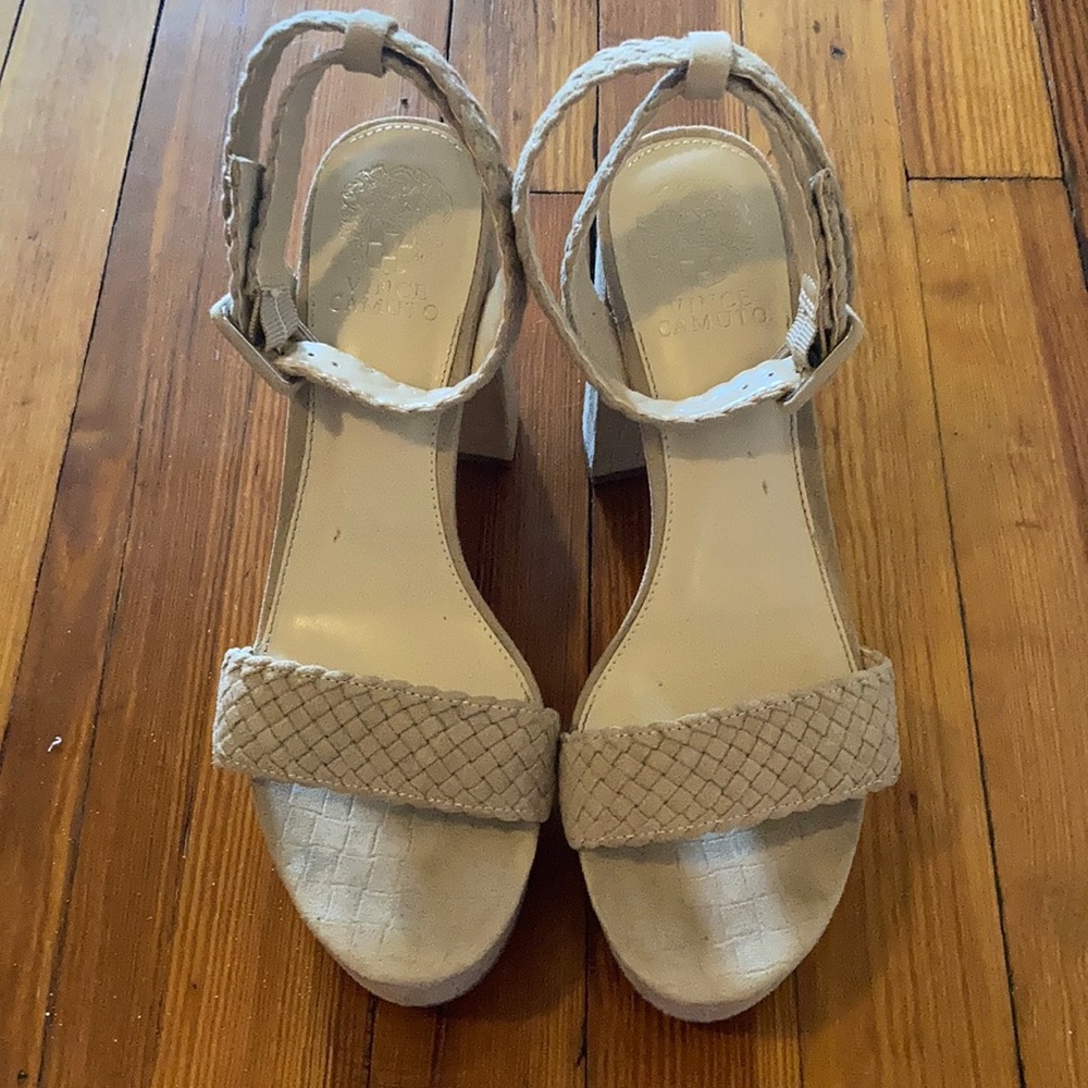 Vince Camuto Gebbrian size 10 tan platforms